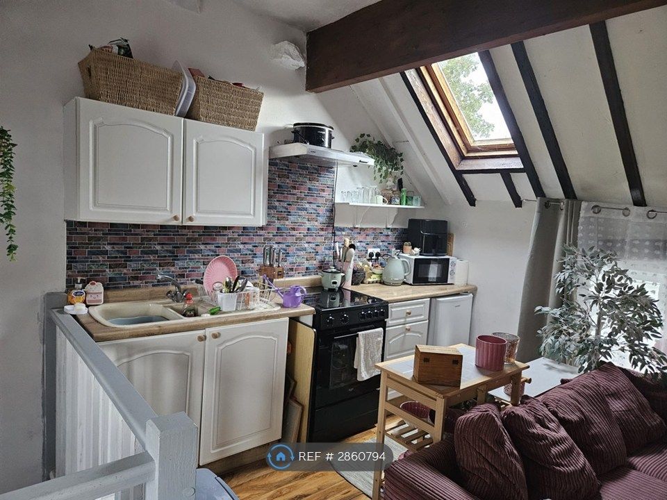 Property photo 1 of 6 Cottage Kitchen