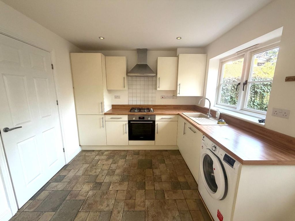Property photo 2 of 10 Kitchen.Jpg
