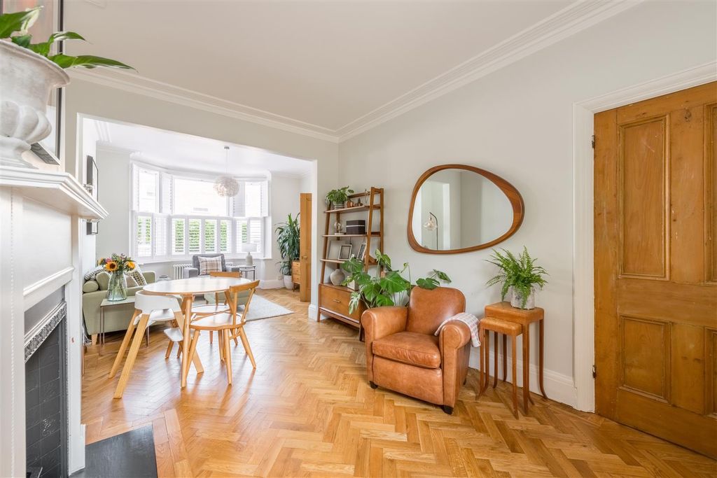 Property photo 2 of 36 43 Compton Road-9.Jpg