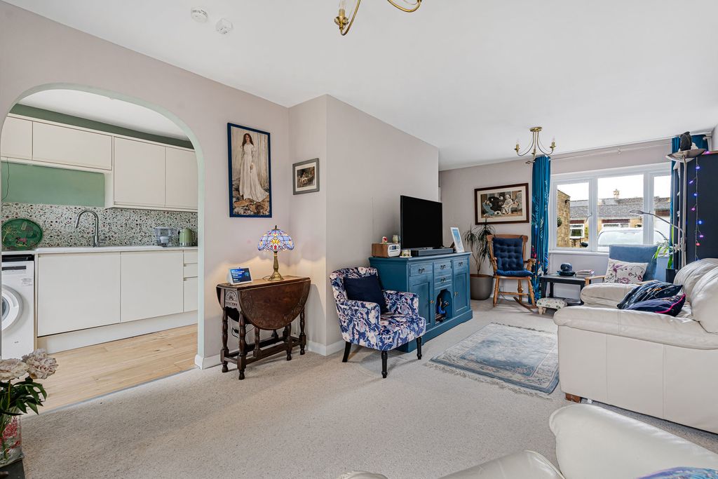 Property photo 3 of 14 Sitting Room