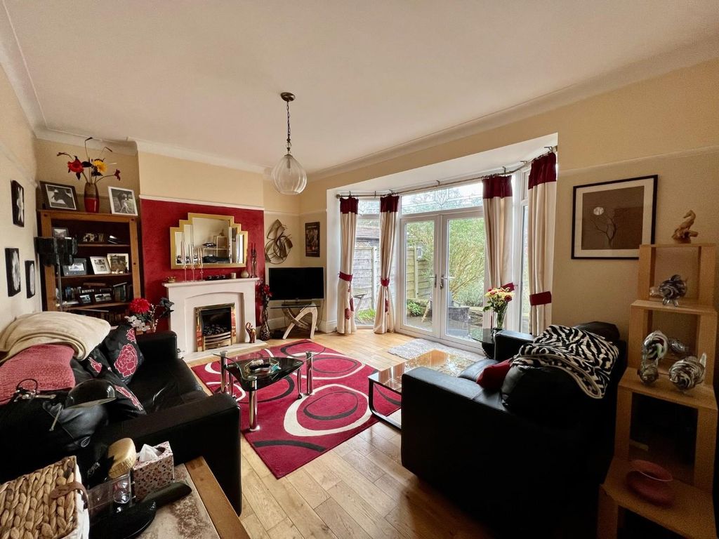 Property photo 2 of 28