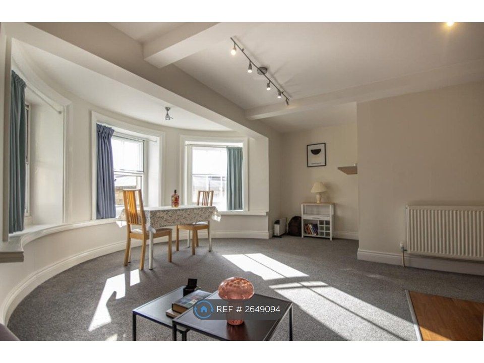 Property photo 2 of 6 High Ceiling &amp; Bay Windows