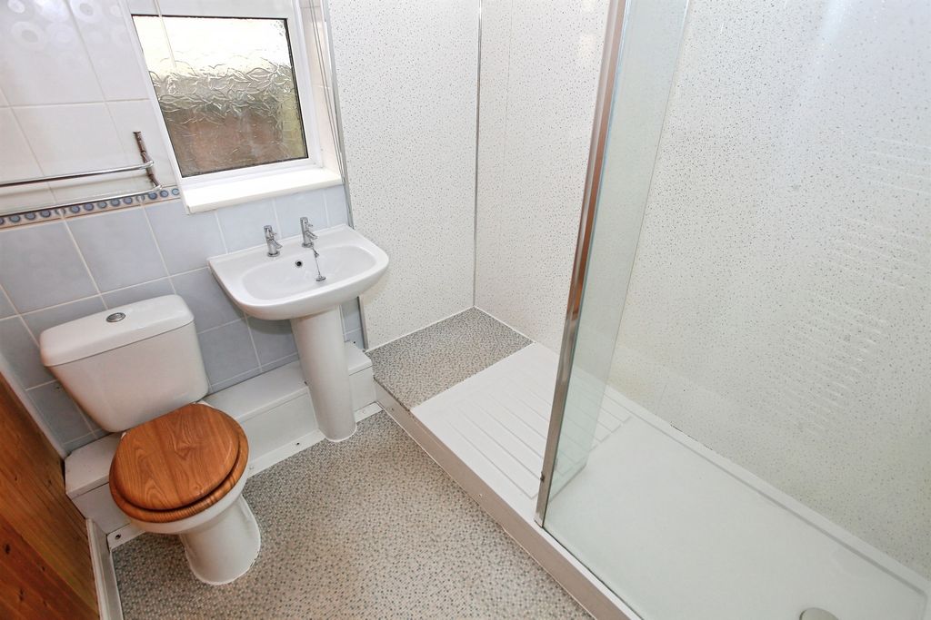 Property photo 3 of 17 Shower Room