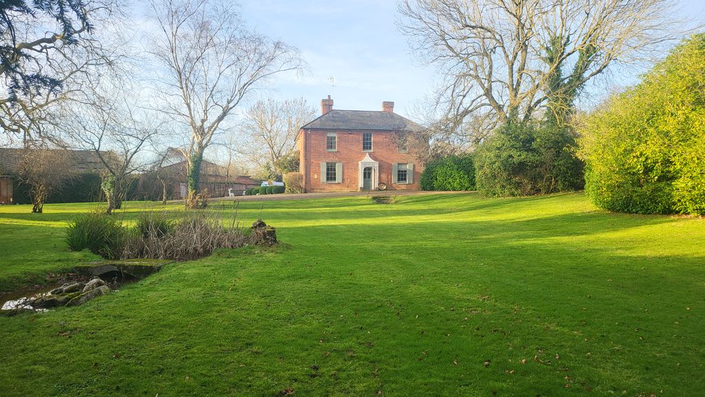 Property photo 1 of 31 Thehallg