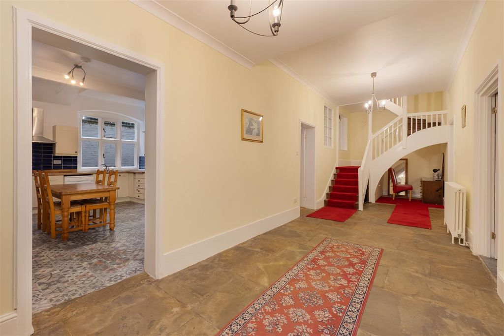 Property photo 2 of 14 New Dover Road, Canterbury