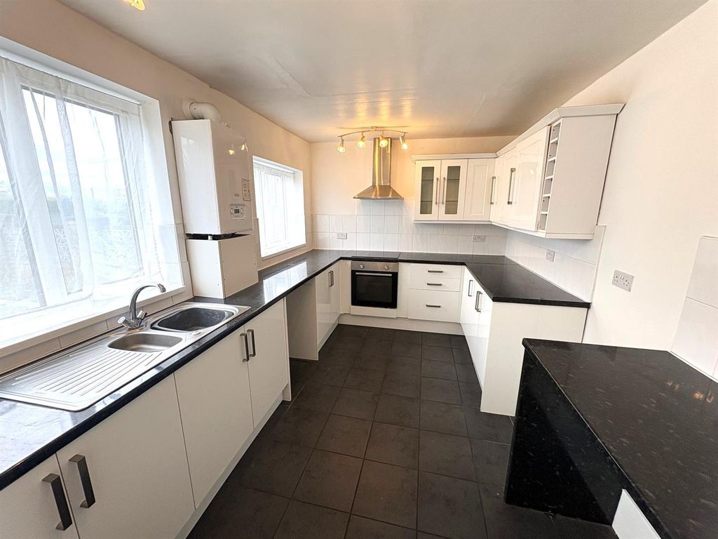 Property photo 3 of 13 Kitchen
