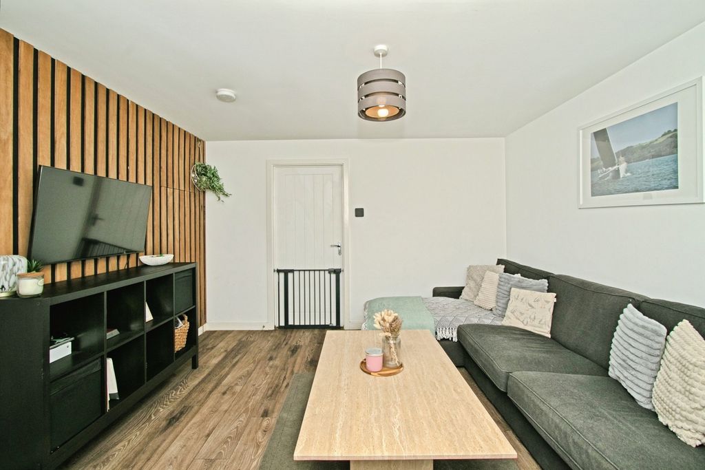 Property photo 2 of 19 Pbox-Img.Jpg