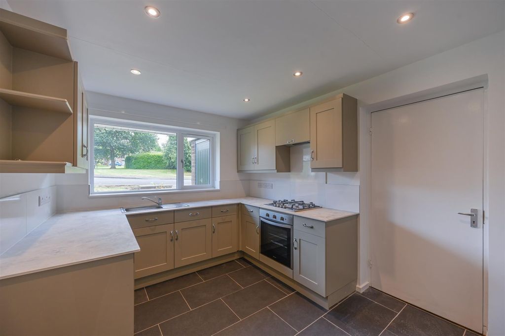 Property photo 3 of 31 8 Erasmus Way (15 Of 40).Jpg