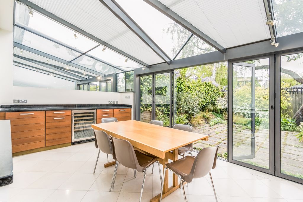 Property photo 2 of 10 4 St. Regis Close...