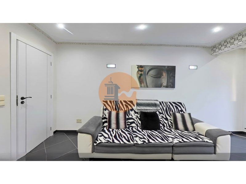 Property photo 2 of 36