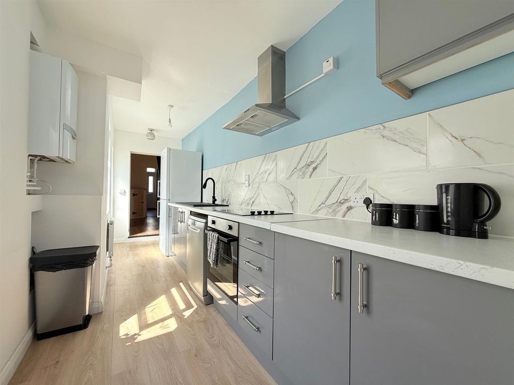 Property photo 2 of 18 Kitchen