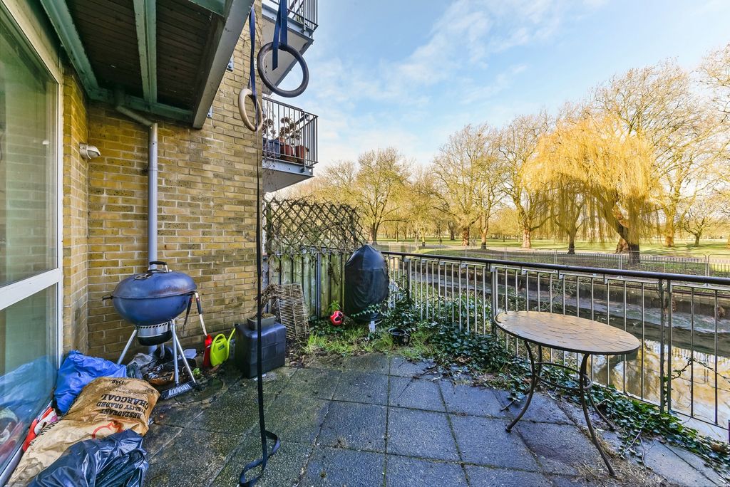 Property photo 3 of 7 Printers Mews, 19 (1