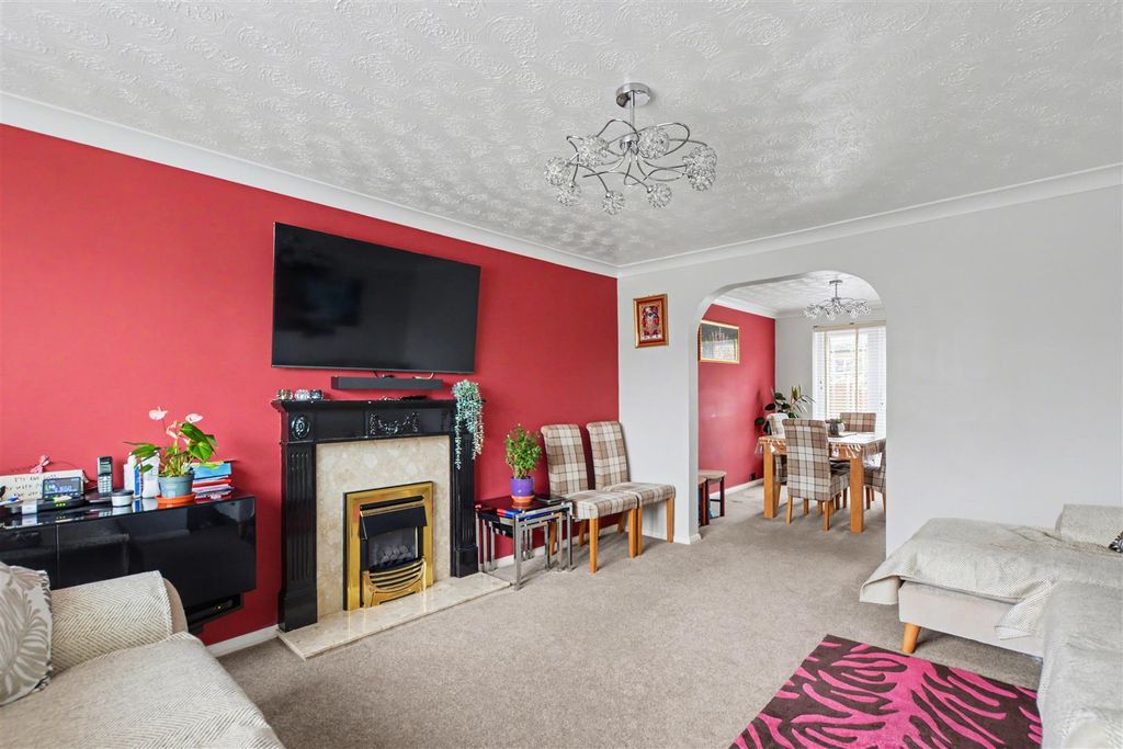 Property photo 3 of 33 Lounge_1.Jpeg