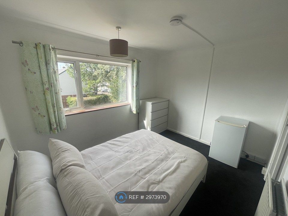 Property photo 3 of 9 Spacious Room