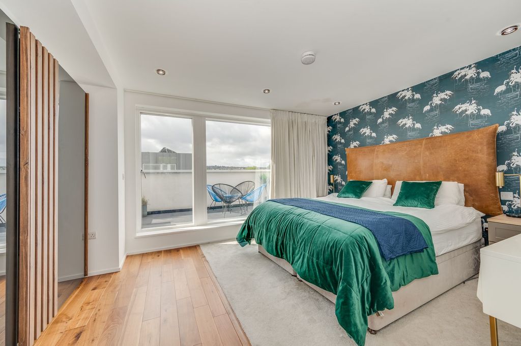 Property photo 1 of 31