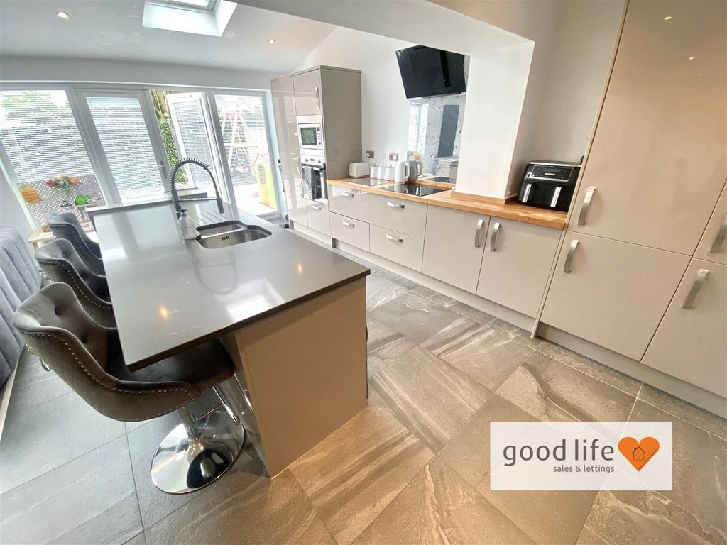 Property photo 2 of 17 20260511_111902986_Ios40Cricklewood.Jpg