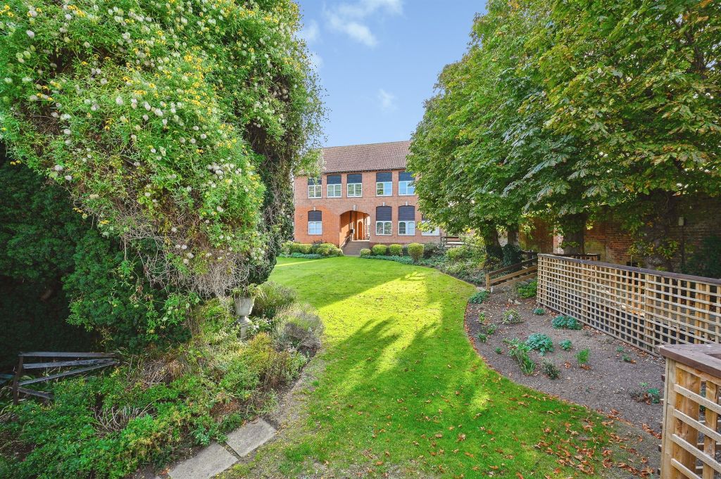 Property photo 2 of 16