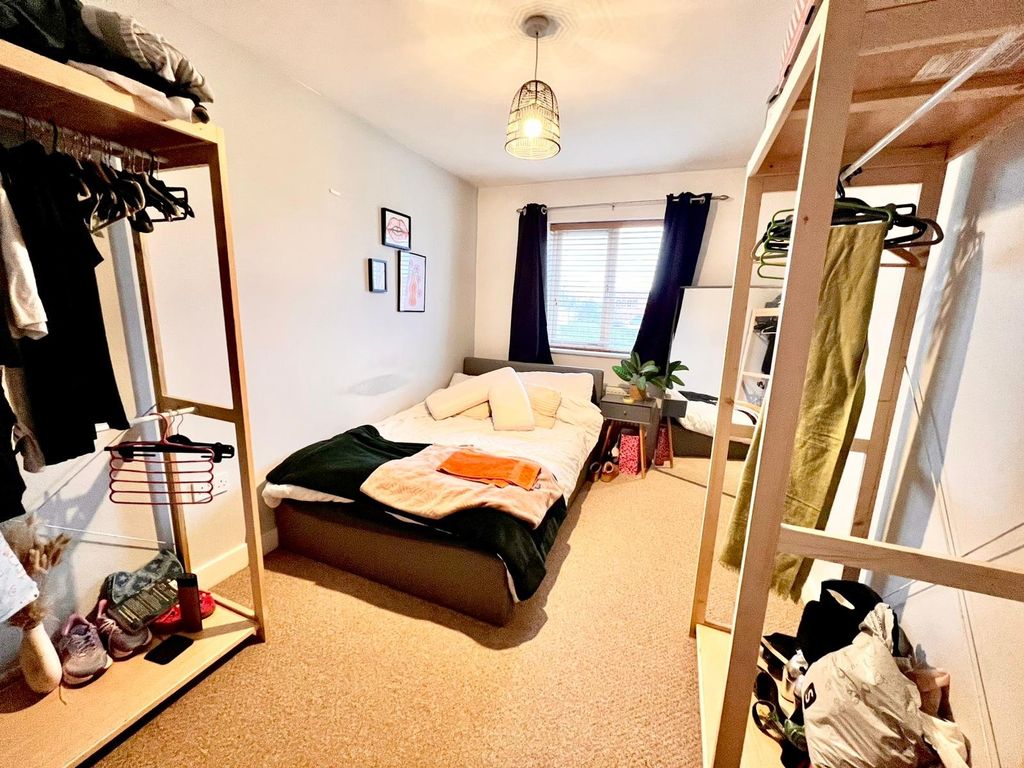 Property photo 3 of 4 Bedroom