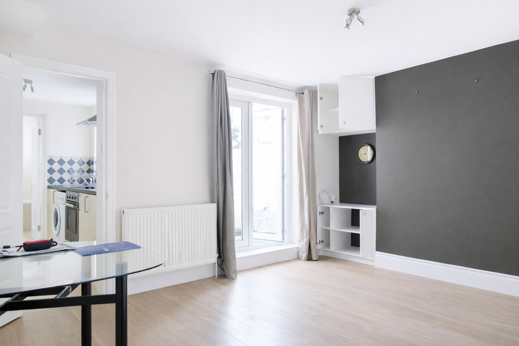 Property photo 3 of 8