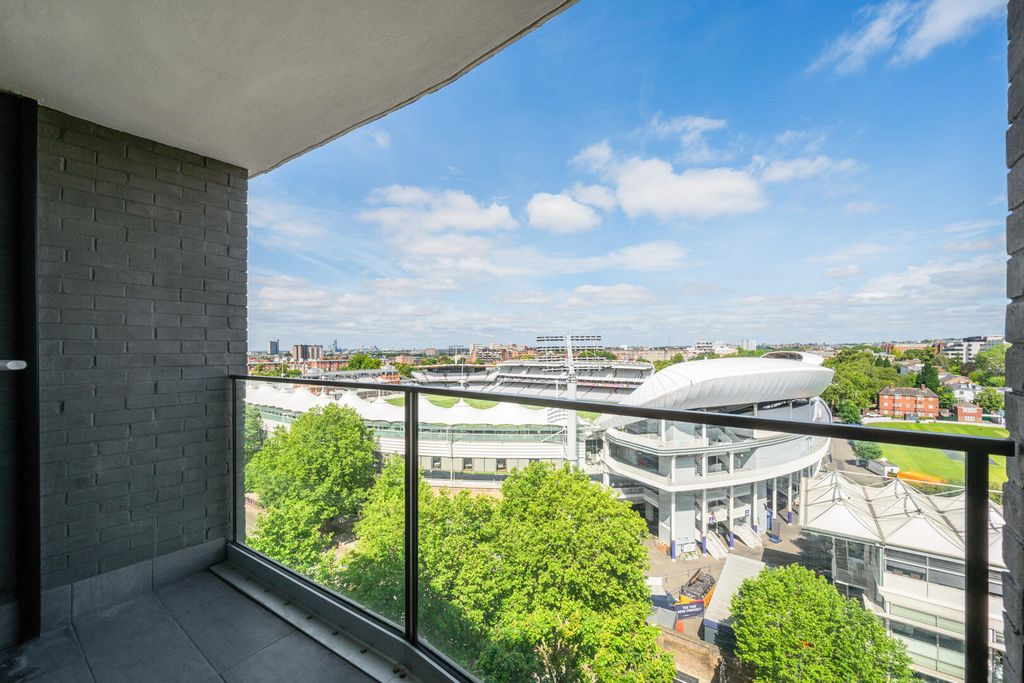 Property photo 3 of 11 Balcony