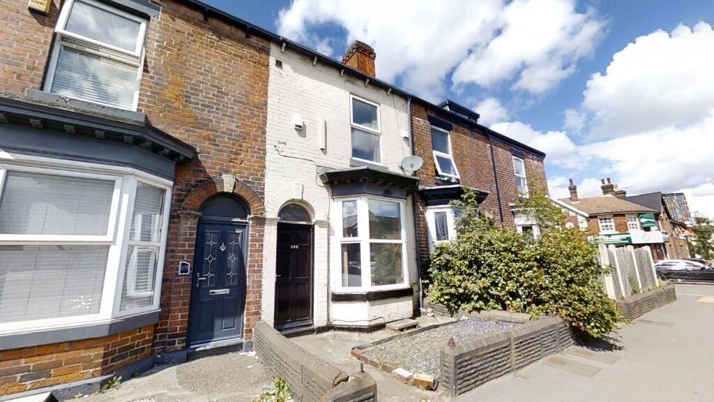 Property photo 3 of 9 A Charming Terraced House With Traditional Brickwo...