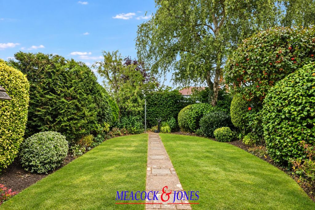 Property photo 2 of 17 Garden.Png