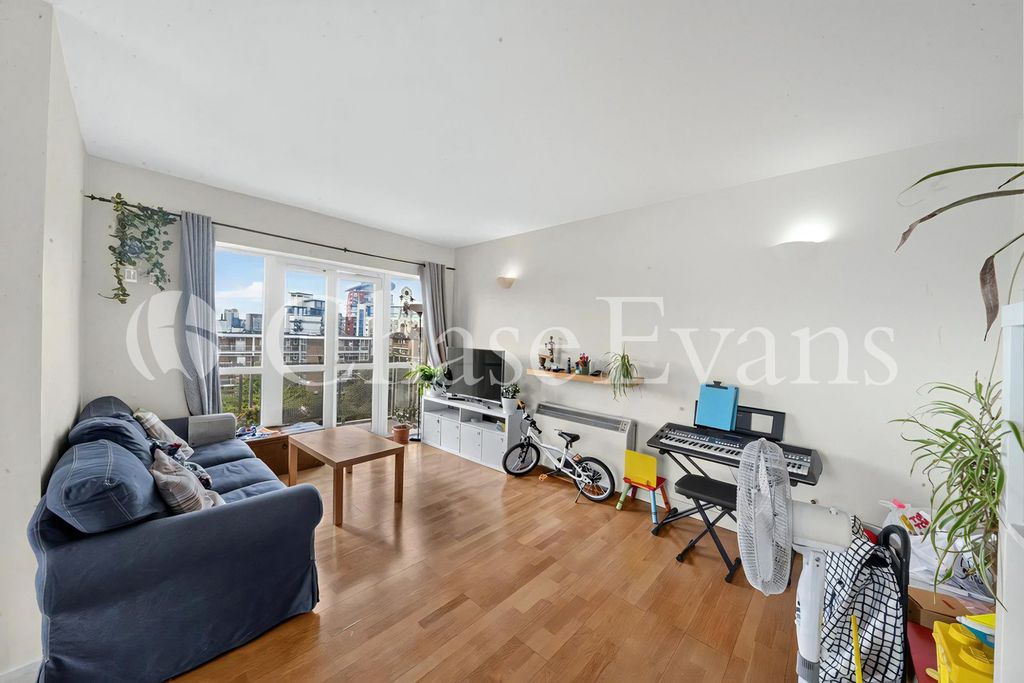 Property photo 2 of 17 Living