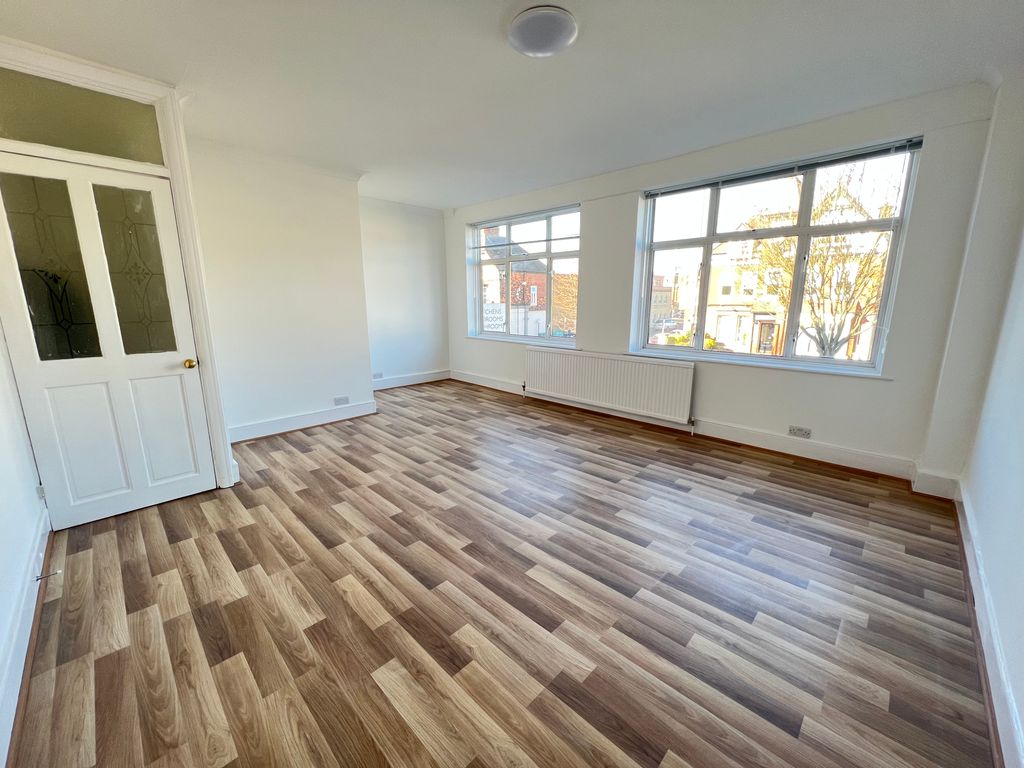 Property photo 3 of 11 Image