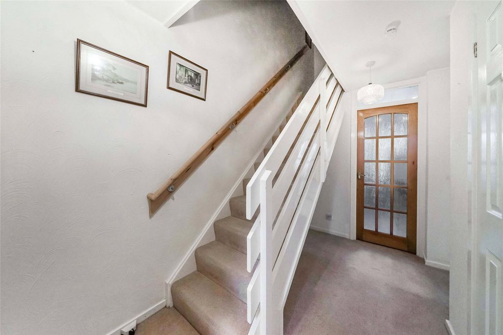 Property photo 2 of 18 Hallway