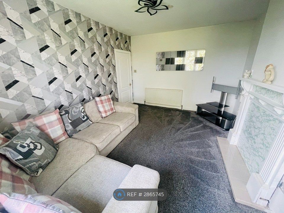 Property photo 1 of 25 Furnished Elegant Living Room