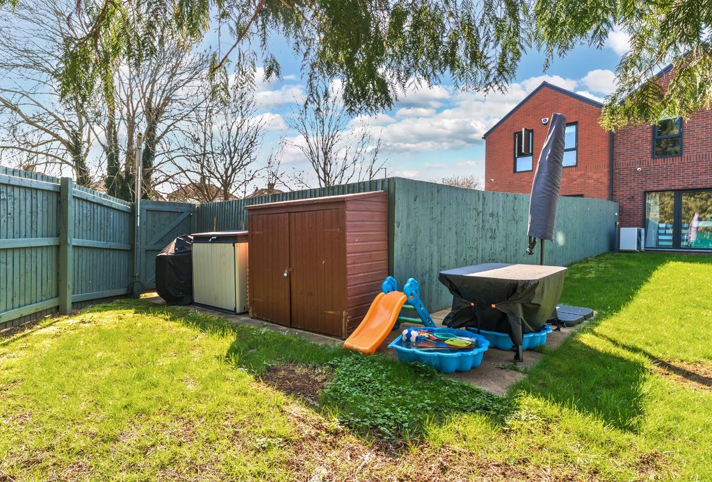 Property photo 2 of 17 1432803-22-69Bbee...