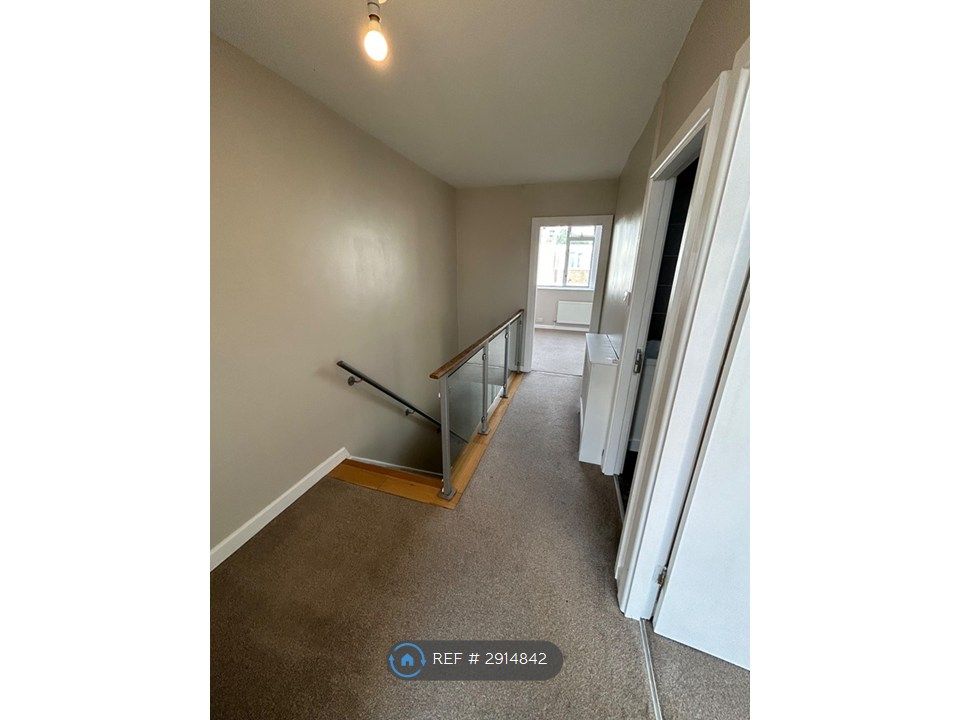 Property photo 3 of 8 Hallway