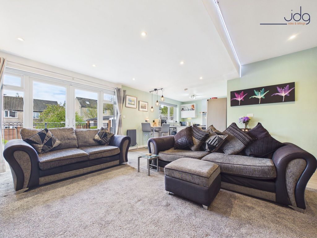 Property photo 3 of 19 Lounge