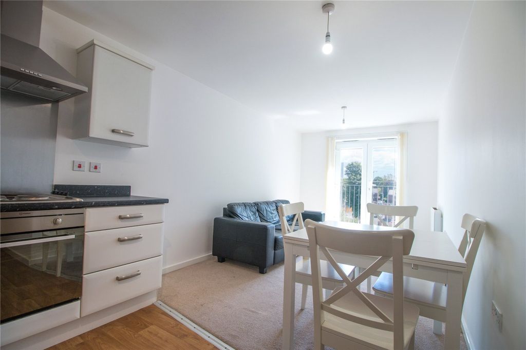 Property photo 2 of 10 Dining Area