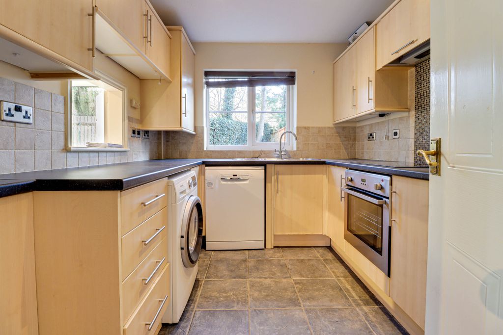 Property photo 3 of 10 Img3939Img3941