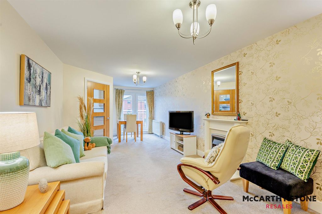 Property photo 2 of 37 8619988-Interior07-800.Jpg