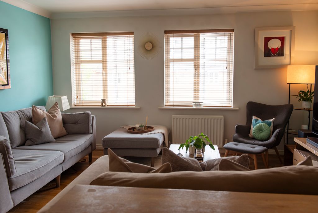 Property photo 3 of 21 Lounge 3.Jpg
