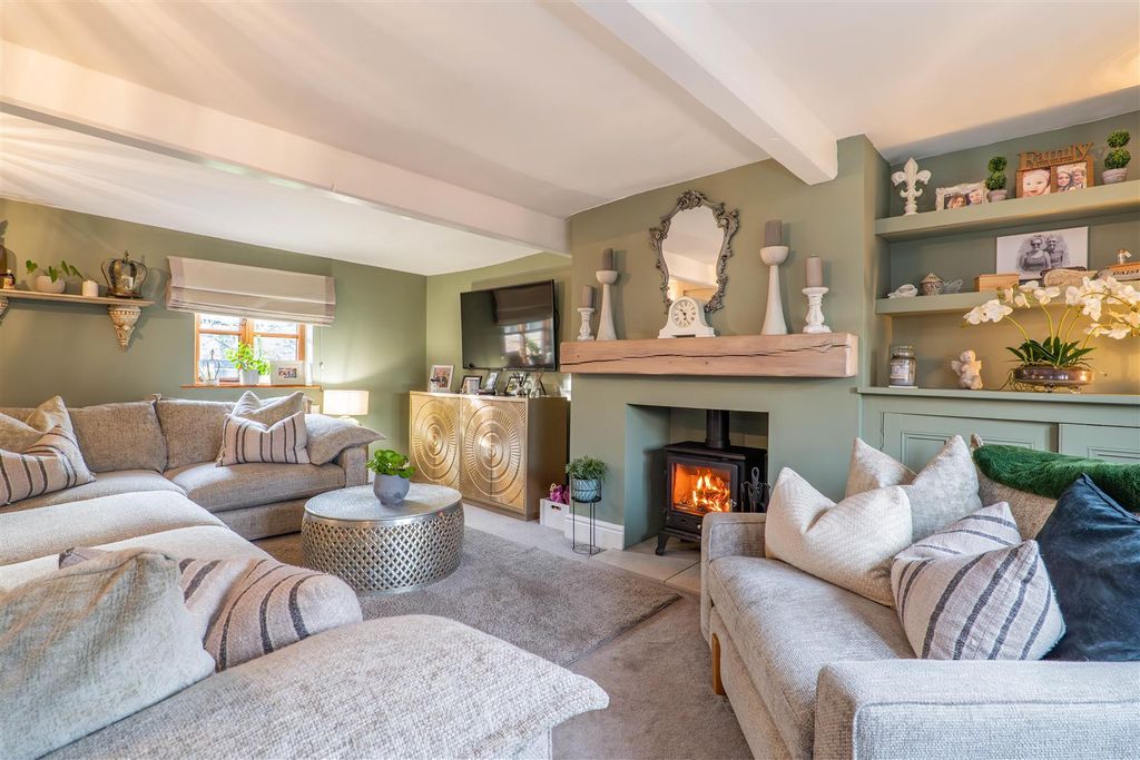 Property photo 2 of 41 Lounge