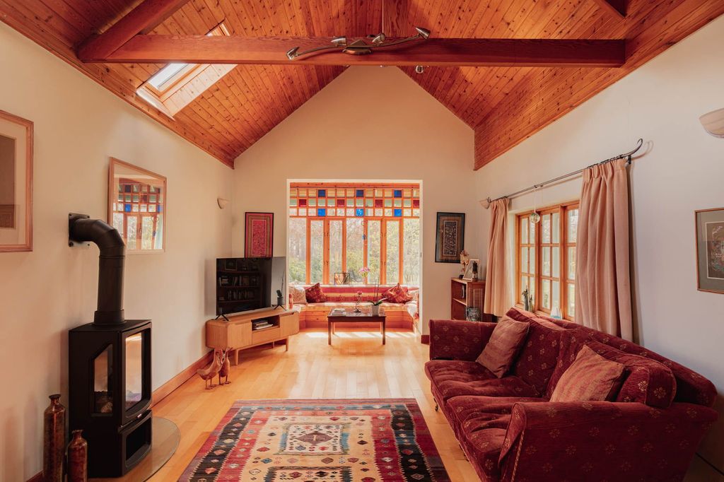 Property photo 2 of 31