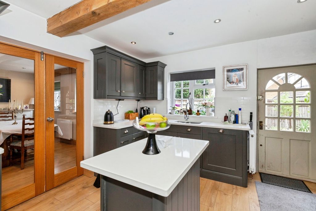 Property photo 3 of 21 Kitchen