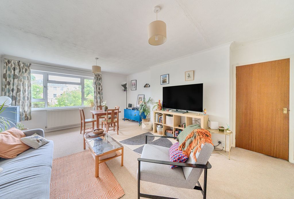 Property photo 2 of 11 1295013-14-682B76...
