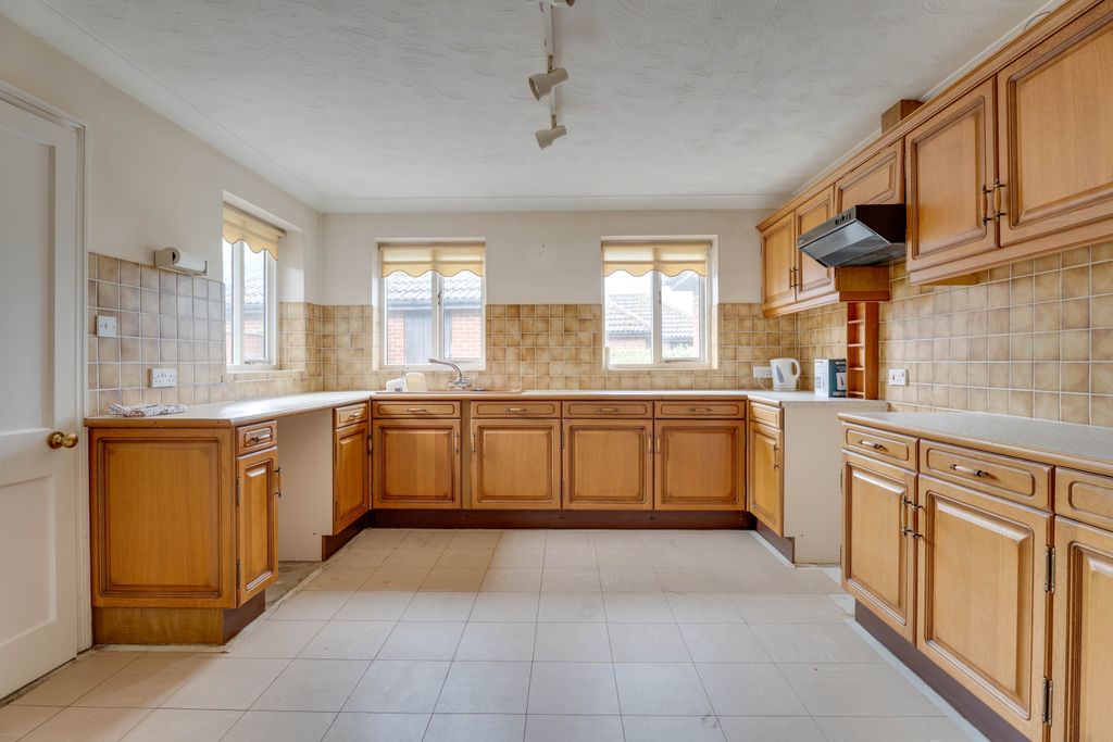 Property photo 3 of 18