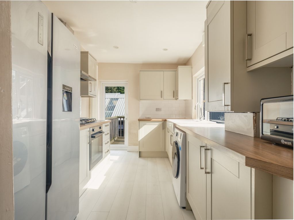 Property photo 3 of 12 3707552
