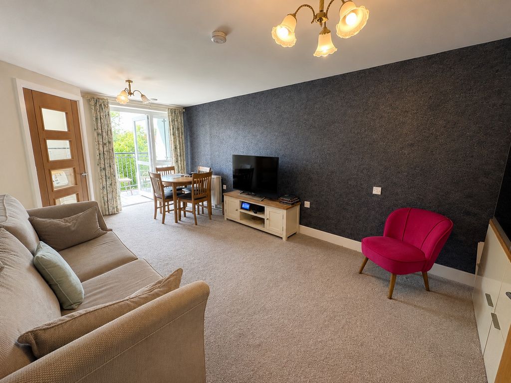 Property photo 3 of 11