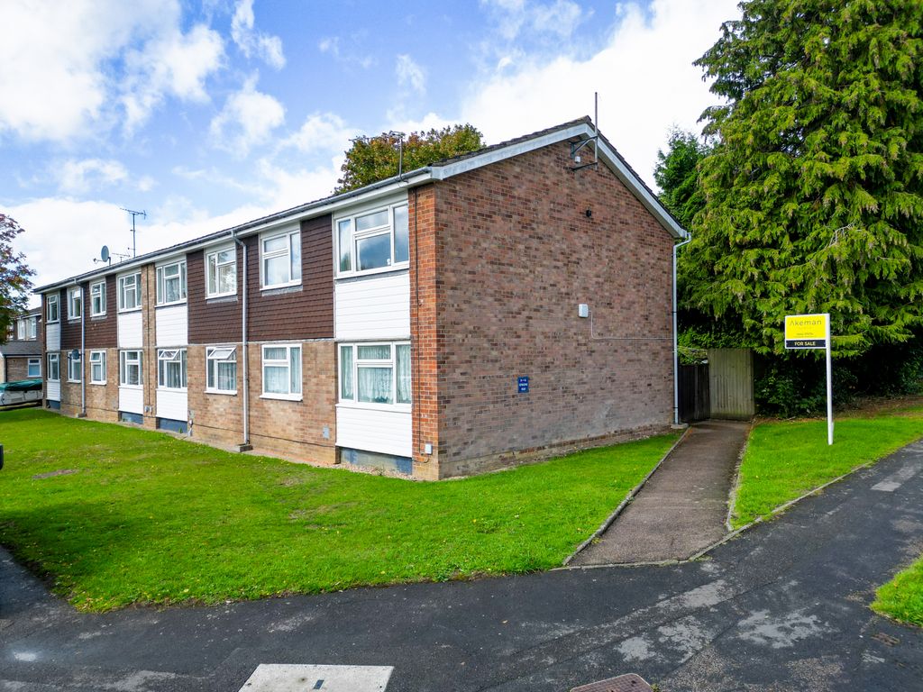 Property photo 1 of 9 Grymsdyke Road, Wigginton