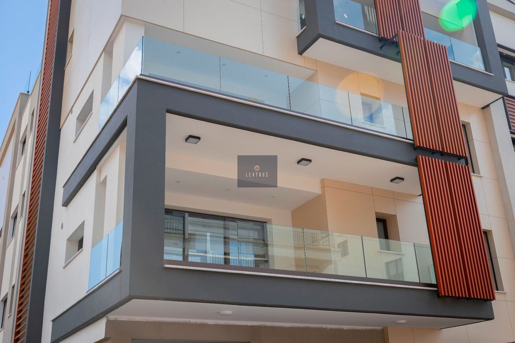 Property photo 2 of 43