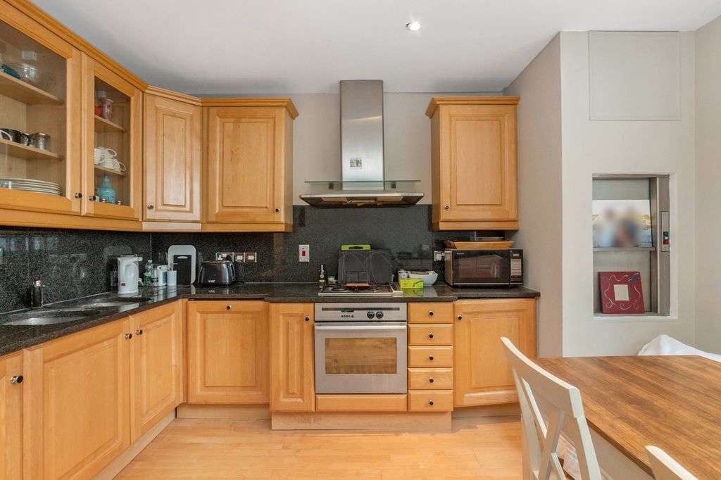 Property photo 3 of 14 Kitchen