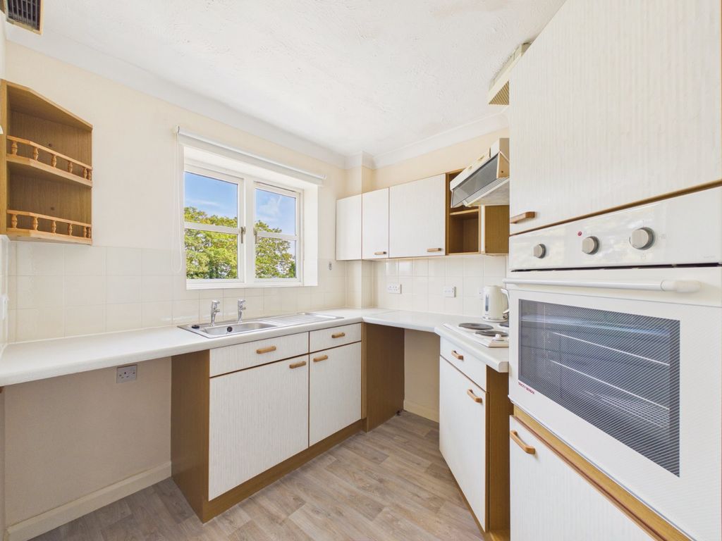 Property photo 3 of 15 Kitchen