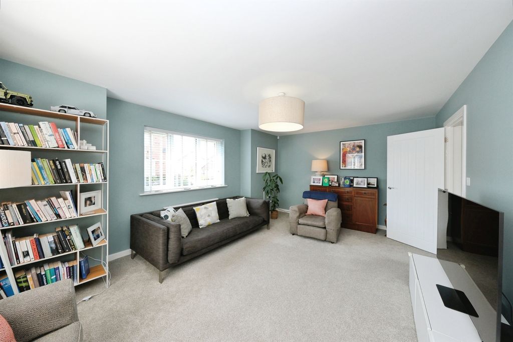 Property photo 3 of 19
