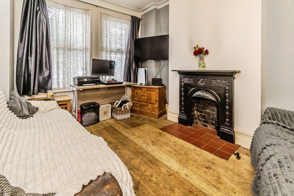 Property photo 2 of 10 Pbox-Img.Jpg